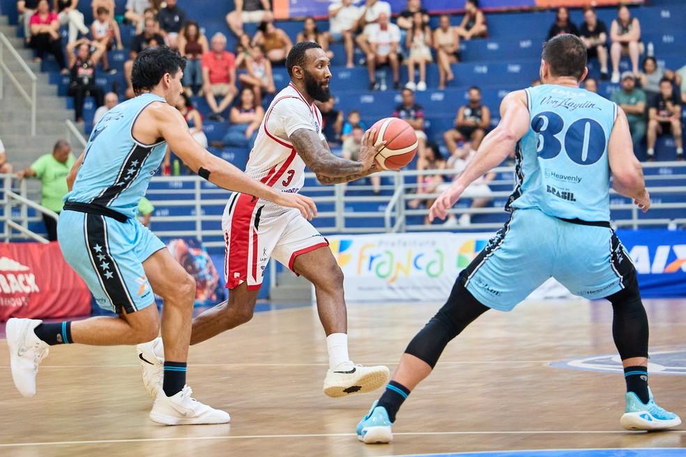 Franca e Brasília se enfrentam na semifinal do NBB