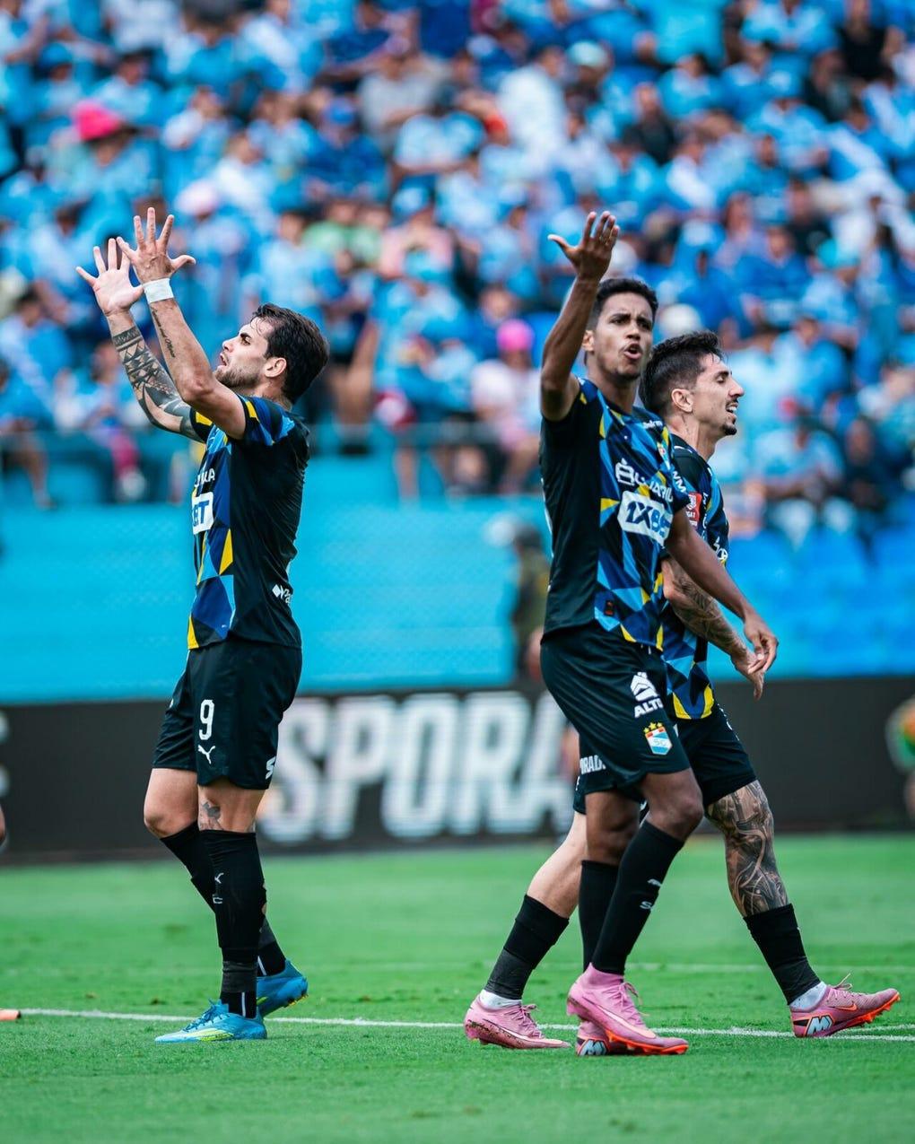 Alianza Lima se preparando para o jogo contra Sporting Cristal