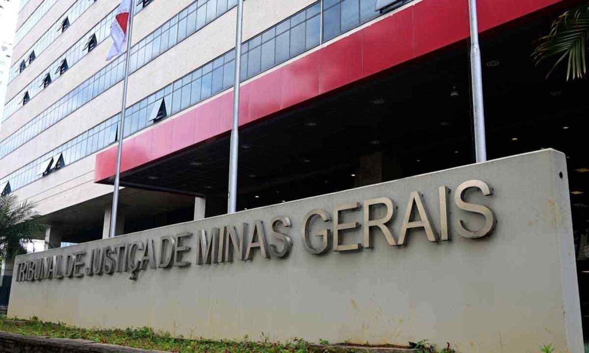 TJMG enfrenta críticas por pagamentos acima do teto salarial