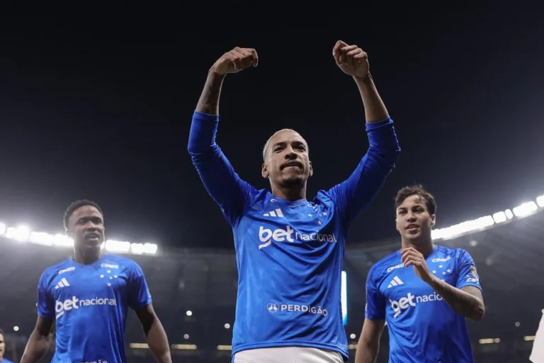 Matheus Pereira brilha e Cruzeiro goleia Barcelona-EQU na Libertadores