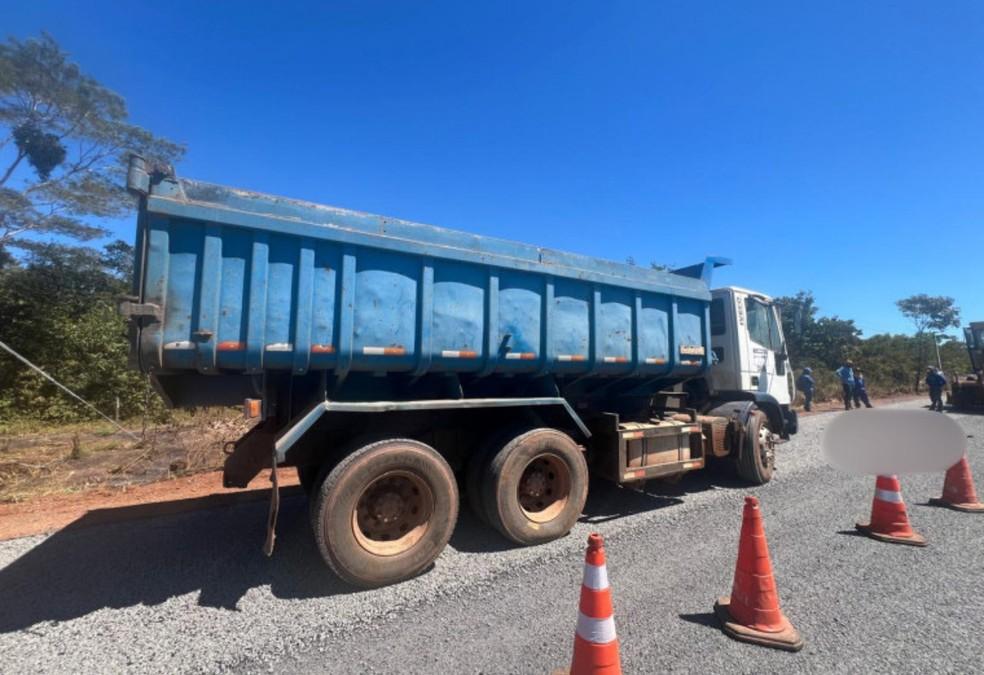 Perícia esteve na rodovia e IML recolheu o corpo