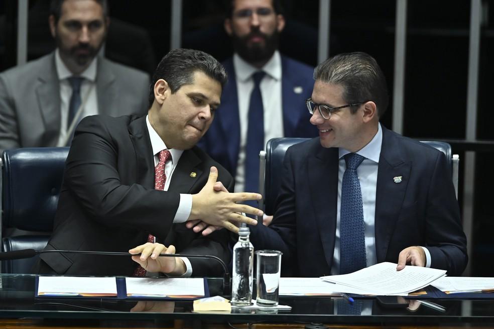 Senador Davi Alcolumbre e deputado Hugo Motta durante o BRICS Parliamentary Forum