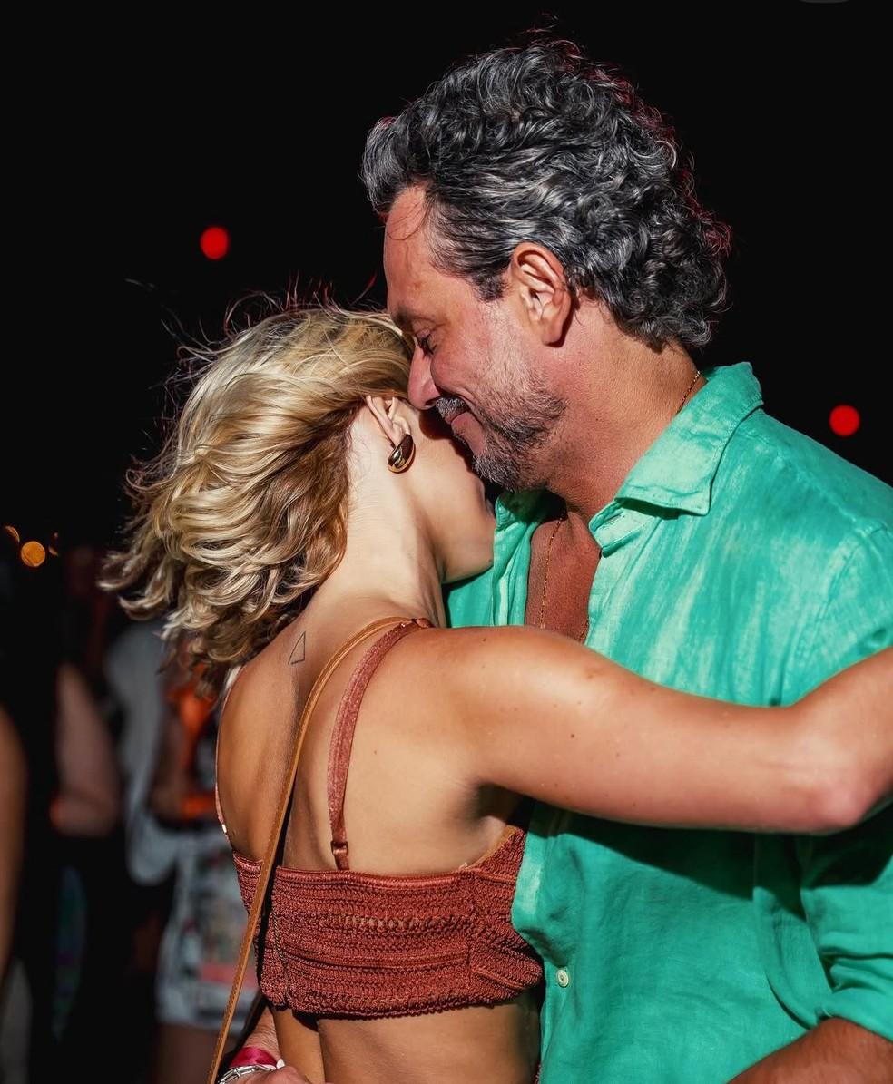 Henrique Blecher faz homenagem de aniversário para Isabella Santoni