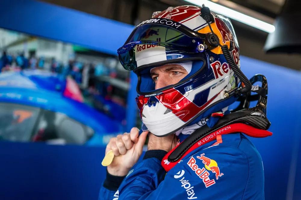 Max Verstappen com o Mercedes-AMG Team Verstappen Racing