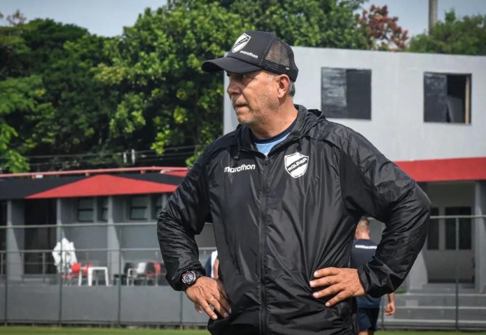 Vladimir Soria dirigindo Bolívar em uma competição