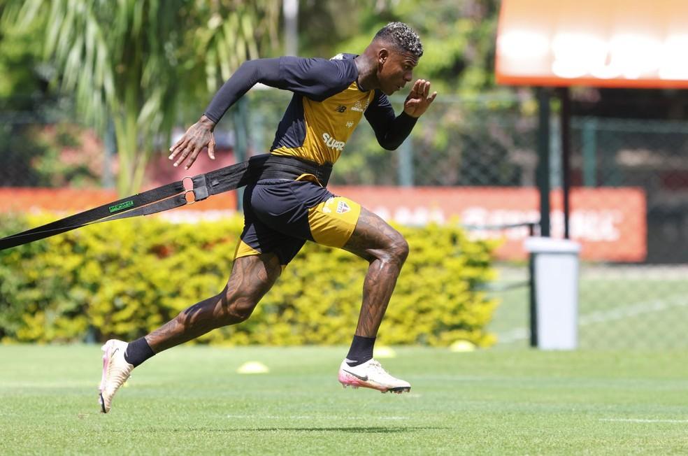 Arboleda em treino do São Paulo