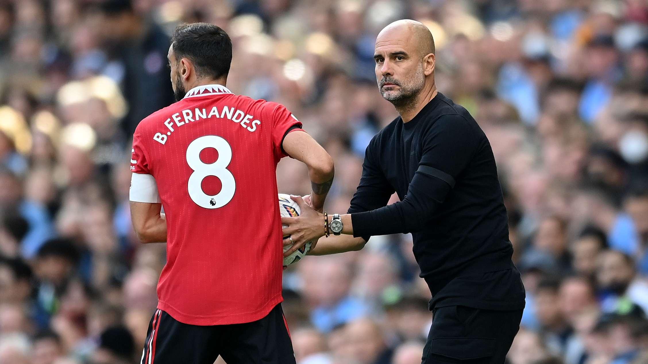Jogadores do Manchester City em ação durante um jogo da Premier League.
