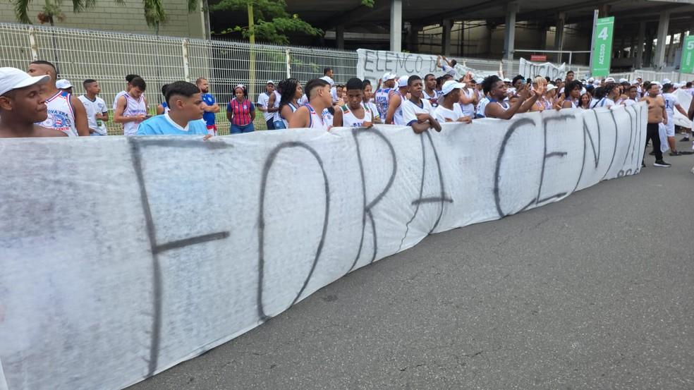 Torcedores pedem saída de Rogério Ceni do Bahia