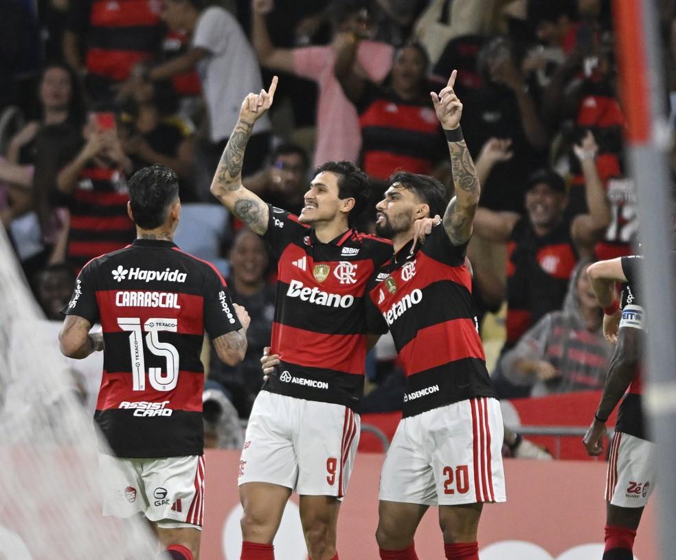 Pedro e Paquetá em Flamengo x Estudiantes