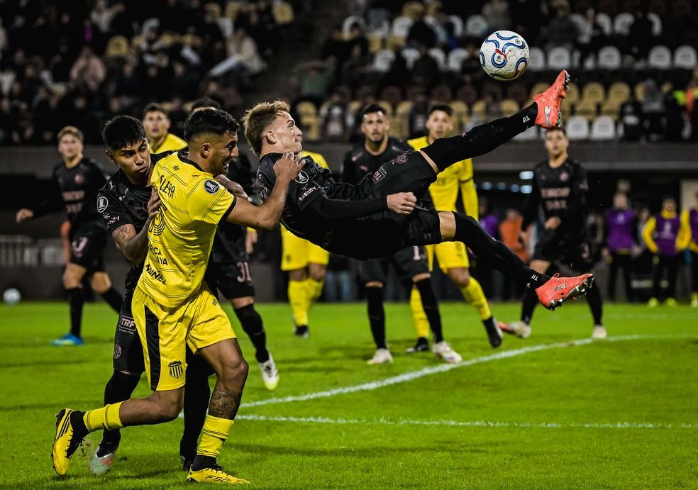 Platense e Peñarol se enfrentam na Argentina, pelo grupo do Corinthians na Libertadores