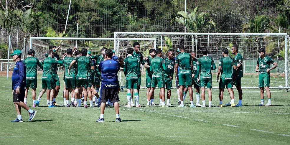 Elenco do Goiás no treino desta sexta-feira