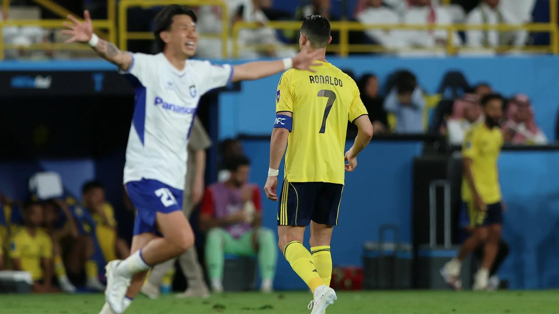 Cristiano Ronaldo em um momento de desânimo após a derrota na final da AFC Champions League 2