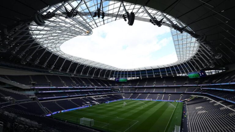 Tottenham e Leeds se enfrentam em partida crucial na Premier League