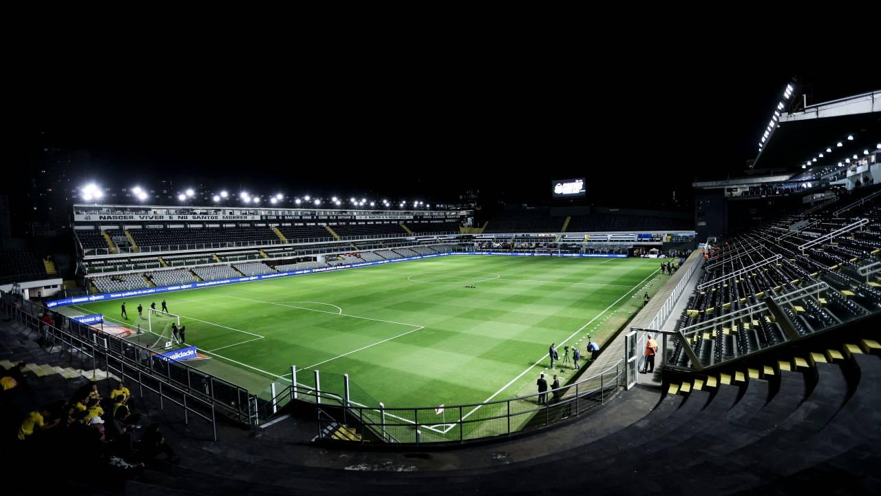 Vista geral do Estádio Urbano Caldeira (Vila Belmiro) antes do jogo entre Santos e Vitória.