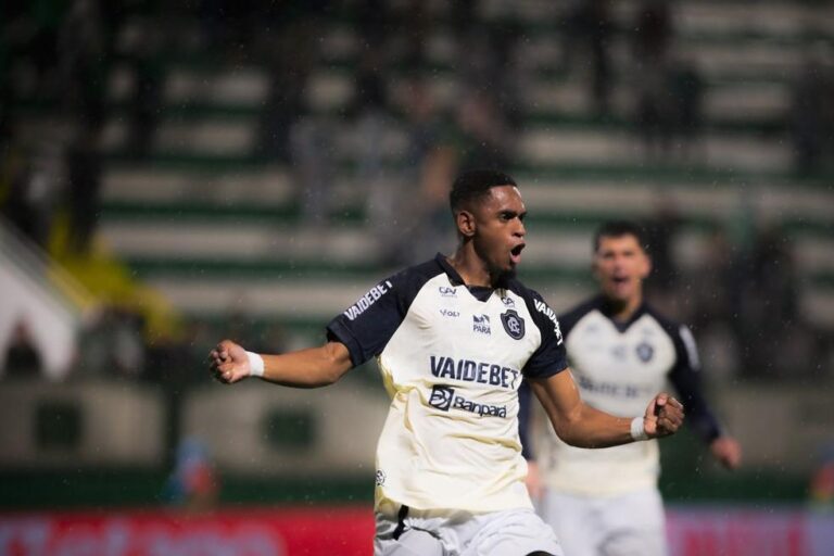 Jajá brilha e garante vitória convincente do Remo sobre a Chapecoense