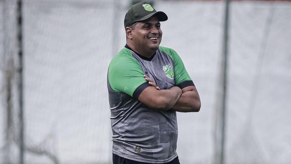 Leston Júnior pelo Floresta
