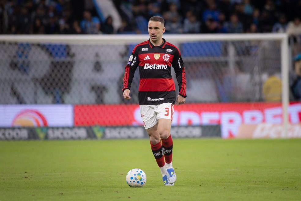 Léo Ortiz durante jogo entre Flamengo e Grêmio