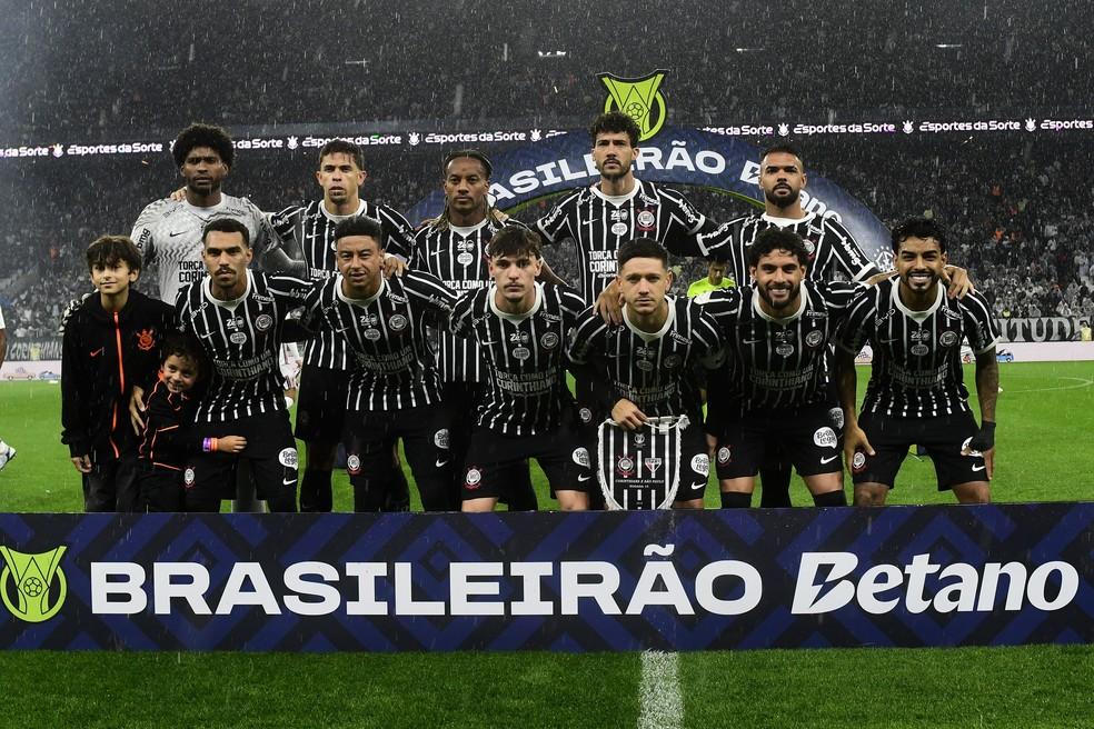 Time posado do Corinthians em jogo contra o São Paulo