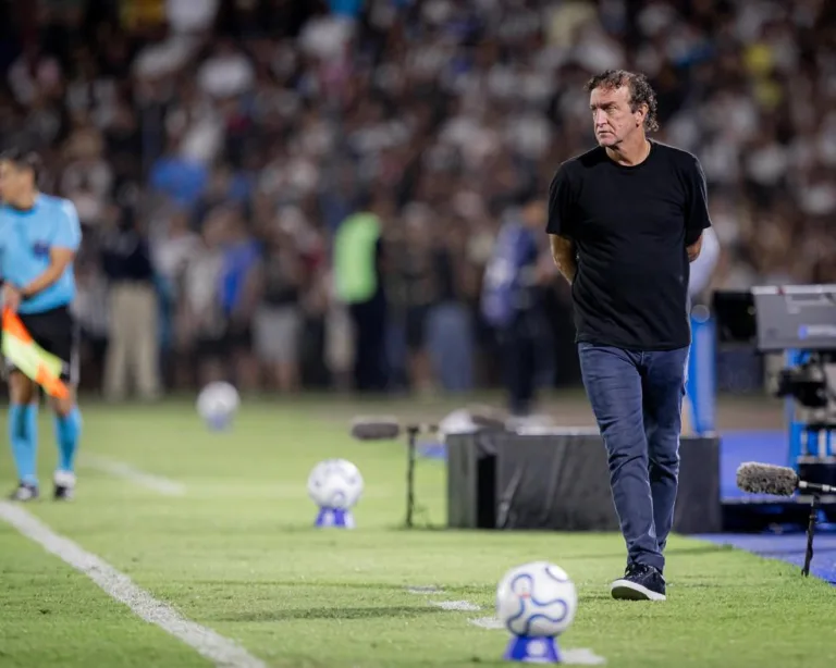 Cuca Reprova Confusão entre Neymar e Robinho Jr. e Critica Gabigol