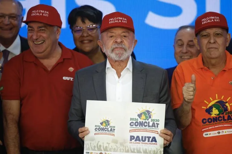 Pesquisa Datafolha Revela Aumento na Vantagem de Lula sobre Flávio Bolsonaro