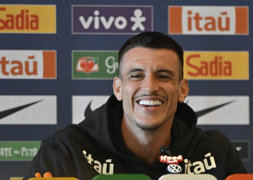 Ibañez em entrevista coletiva com a seleção brasileira