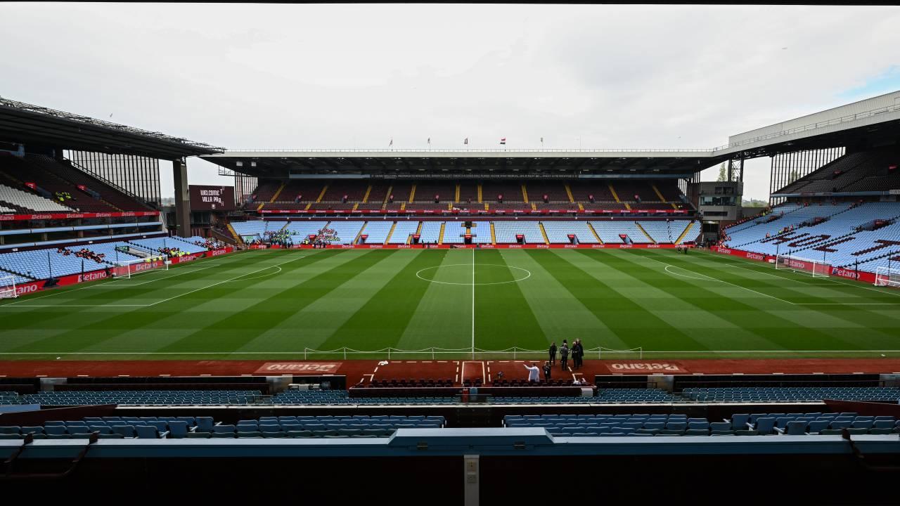 Villa Park, em Birmingham, palco da partida entre Aston Villa e Nottingham Forest.