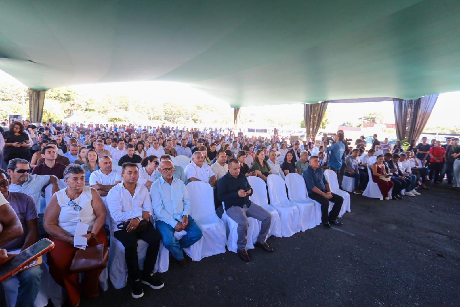 Entrega de veículos para assistência social no Piauí
