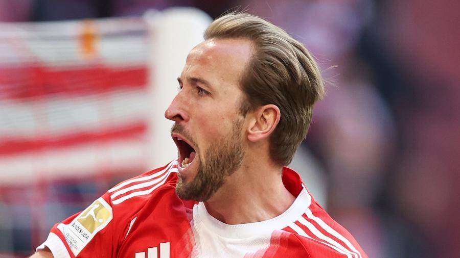 Kane comemora gol marcado pelo Bayern de Munique contra o Stuttgart pelo Campeonato Alemão