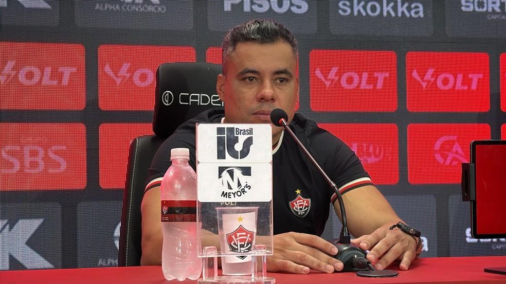 Jair Ventura, técnico do Vitória, em entrevista coletiva