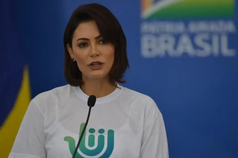 Michelle Bolsonaro desabafa sobre cuidados com Jair Bolsonaro e seus sentimentos de solidão