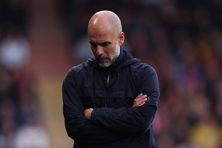 Pep Guardiola lamenta durante partida