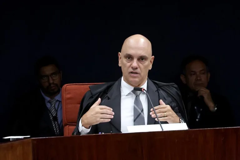 Justiça da Flórida Autoriza Notificação de Alexandre de Moraes por E-mail em Processo contra Trump