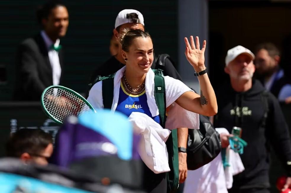 Sabalenka treina com uniforme do Brasil em Roland Garros