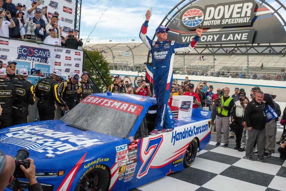 Kyle Busch em etapa da NASCAR Truck Series