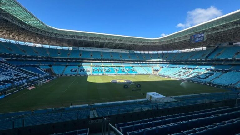 Grêmio e Corinthians se enfrentam em duelo decisivo no Brasileirão