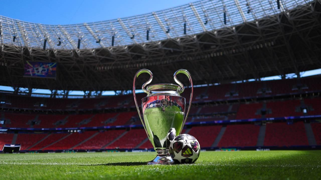 Trofeu da Champions League na Puskás Aréna