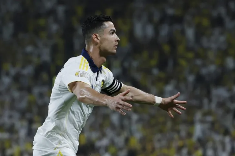 Cristiano Ronaldo Chora de Alegria Após Conquista do Campeonato Saudita pelo Al-Nassr