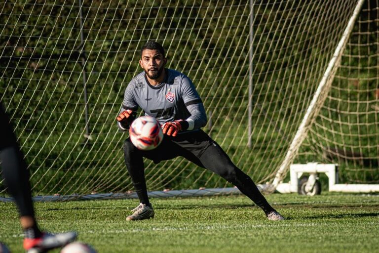 Vitória entra em campo contra o Santos sem Lucas Arcanjo; confira os relacionados