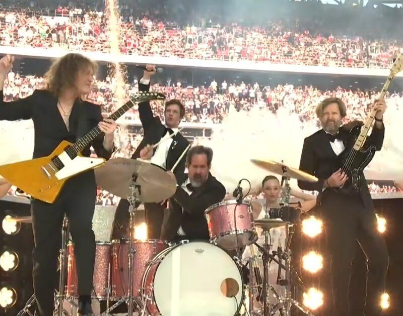 The Killers se apresentando na final da Champions League 2026