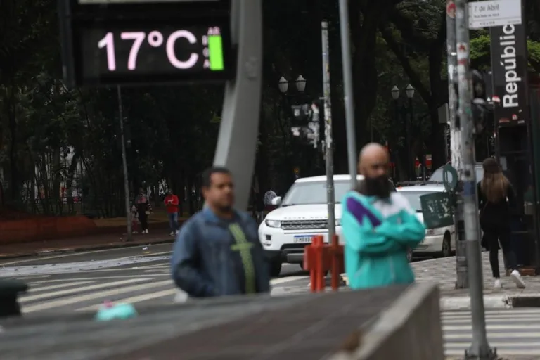 Frente Fria Mantém Baixas Temperaturas e Fortes Chuvas no Brasil; Veja Previsão do Tempo