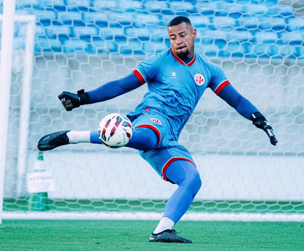 Renan Bragança é a segurança do América-RN