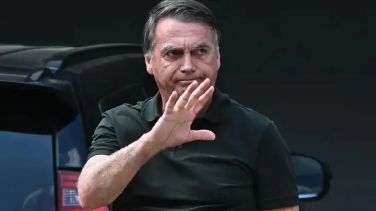 Pedido de revisão da condenação de Jair Bolsonaro avança no STF