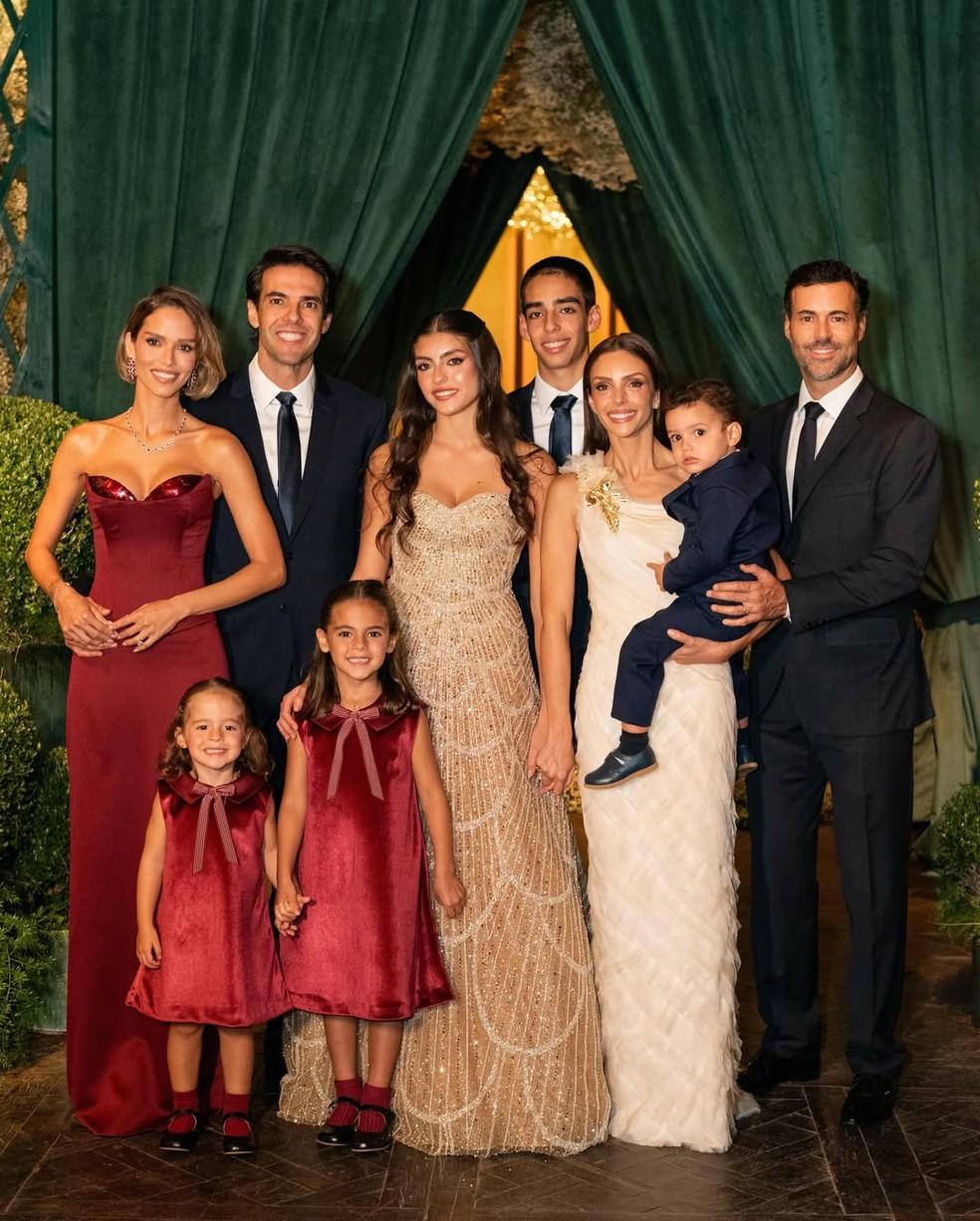 Carol Celico em foto com a família