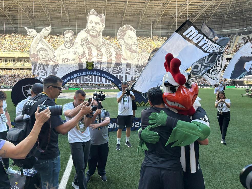 Hulk é homenageado antes de Atlético-MG x Botafogo