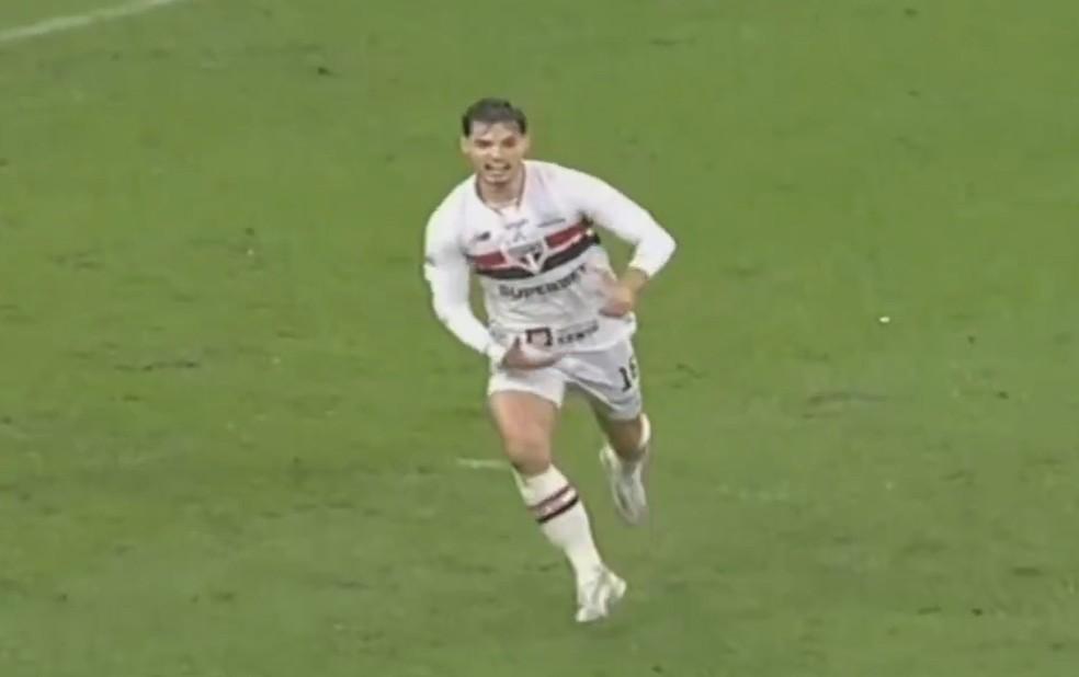 Gesto de Bobadilla na comemoração de gol do São Paulo