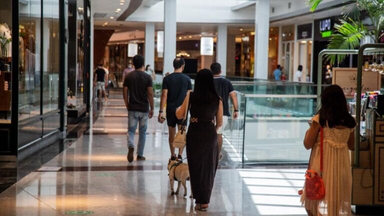 Dia Livre de Impostos 2026: Descontos de até 70% em Lojas do Ceará!