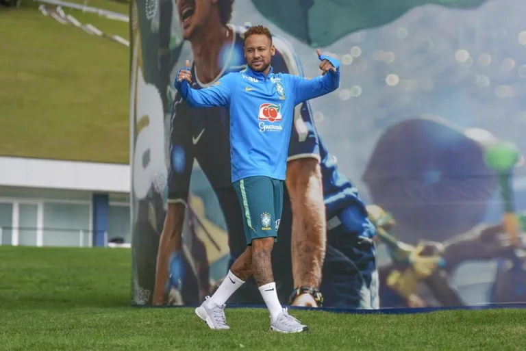 Neymar Retorna ao Treino da Seleção Brasileira em Meio à Recuperação de Lesão