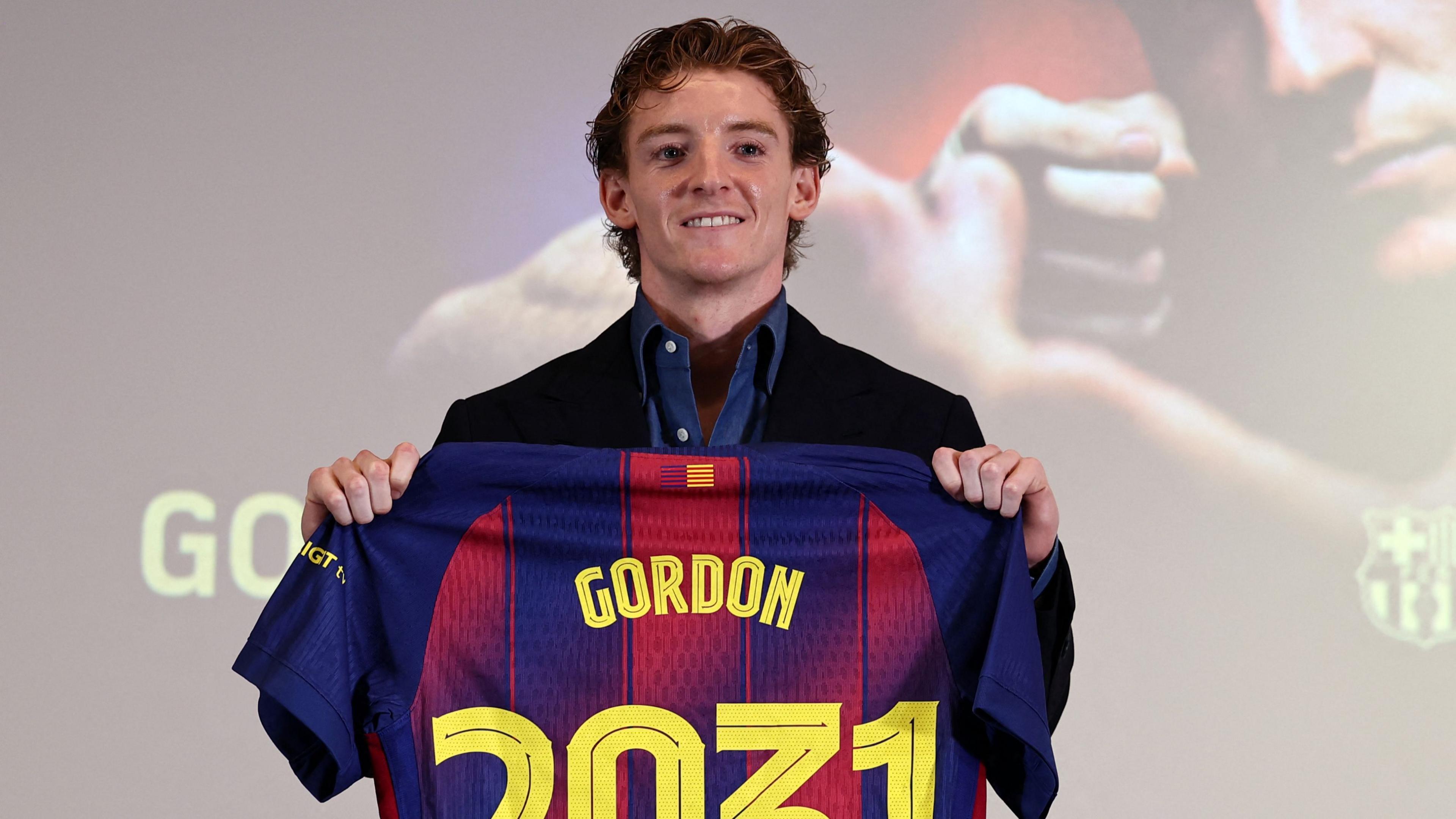 Anthony Gordon durante a apresentação oficial como novo jogador do FC Barcelona