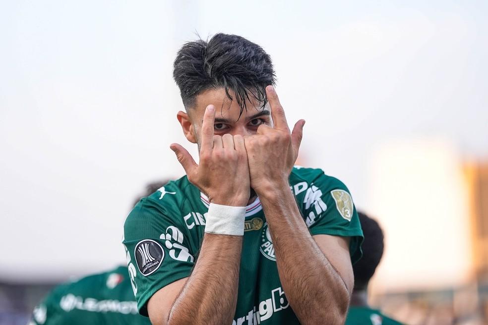 Flaco López comemora em Sporting Cristal x Palmeiras