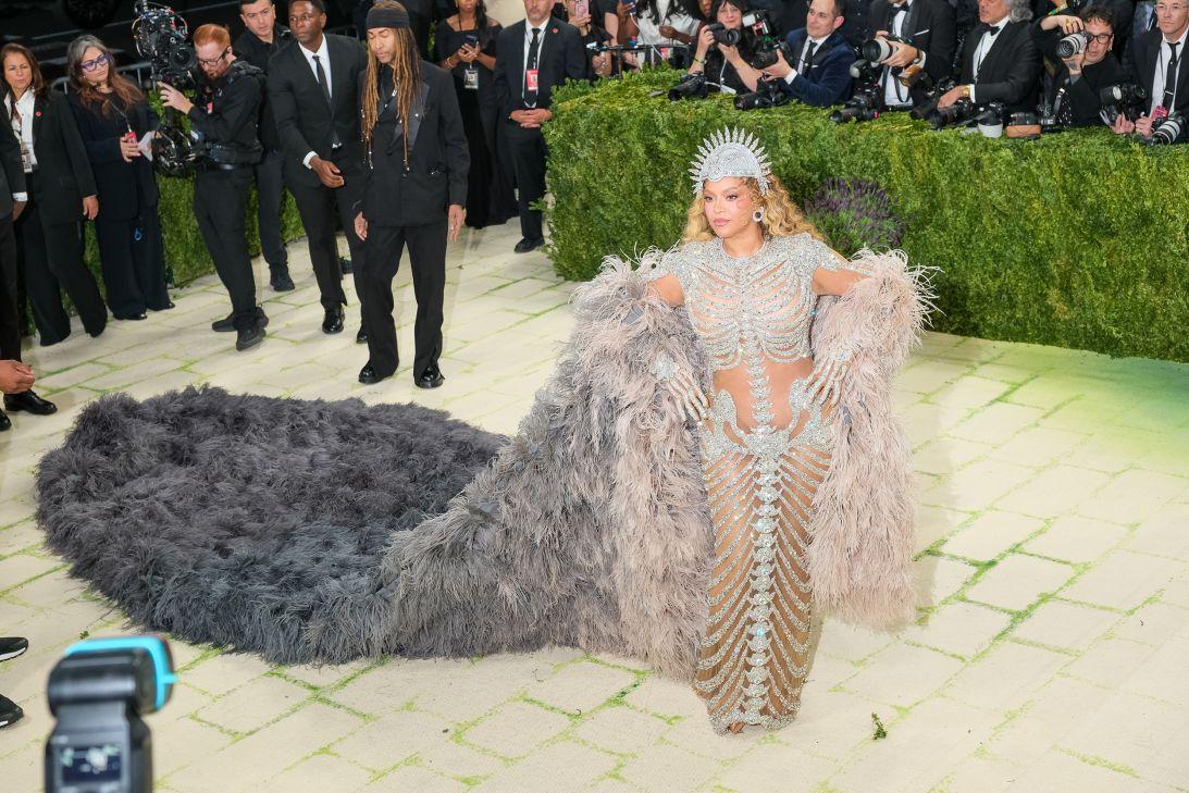 Beyoncé com vestido de Olivier Rousteing